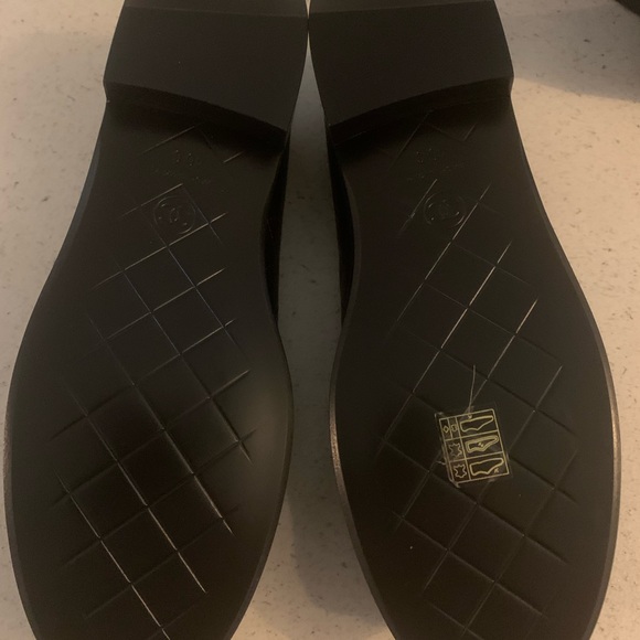 Chanel Black Quilted Loafers - Picture 5 of 11
